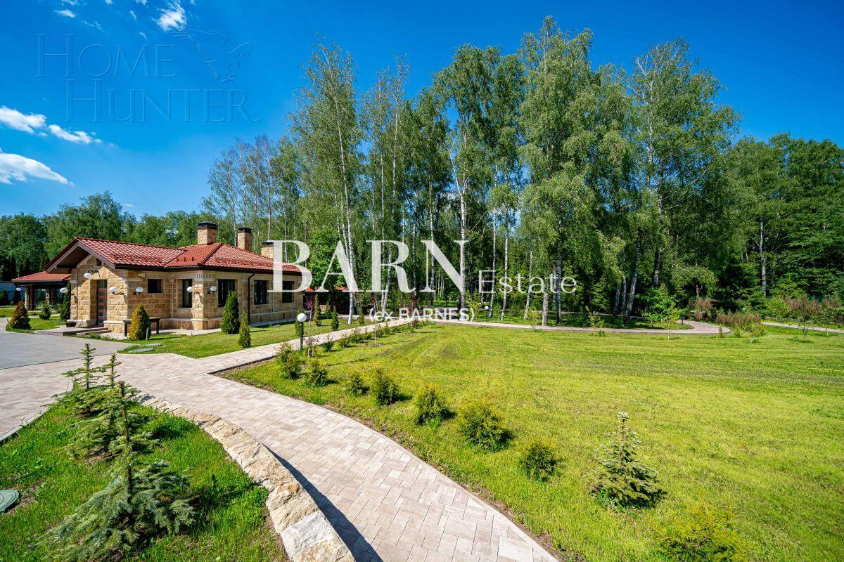 2-этажный коттедж 2 800 м² без отделки