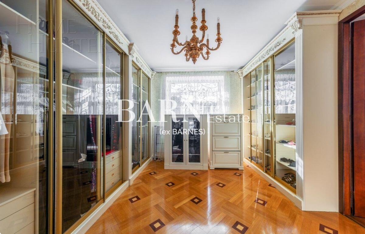 4-этажный коттедж 750 м² с отделкой