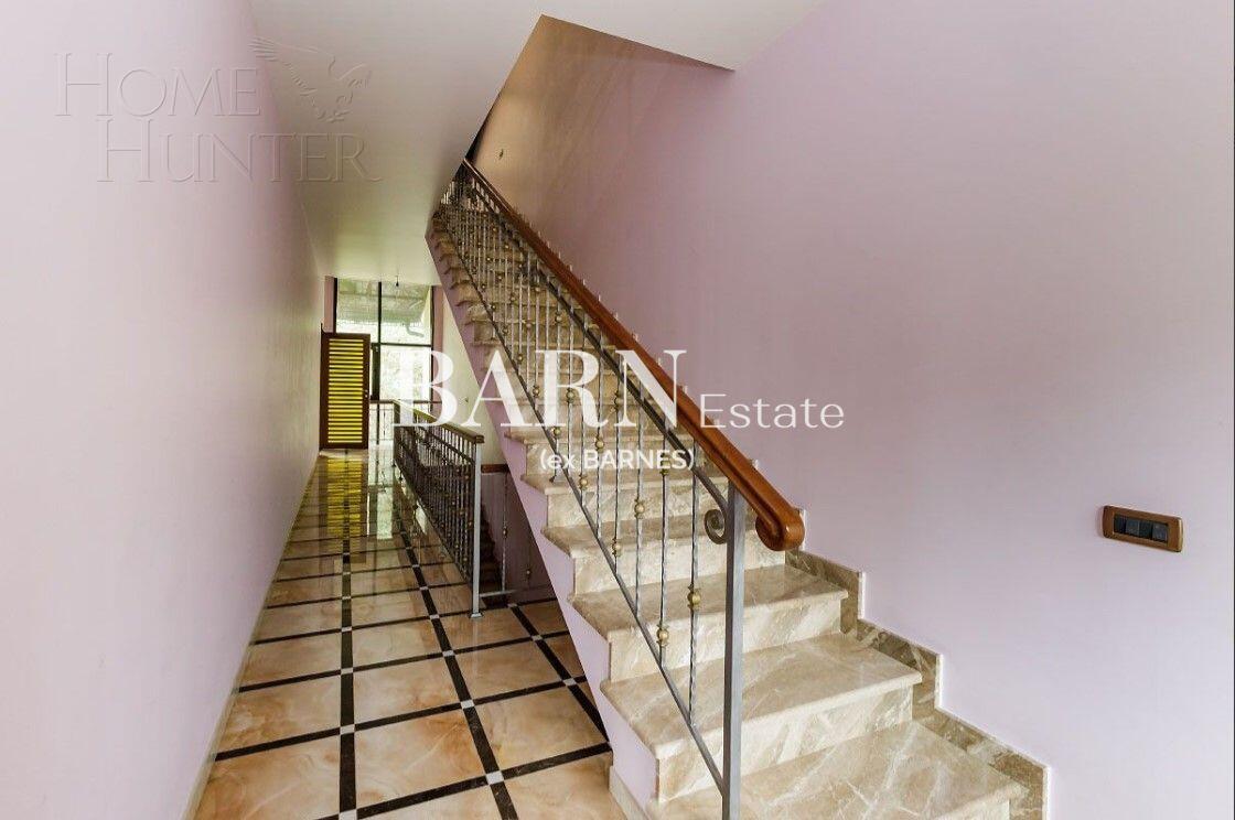 3-этажный таунхаус 350 м² с отделкой
