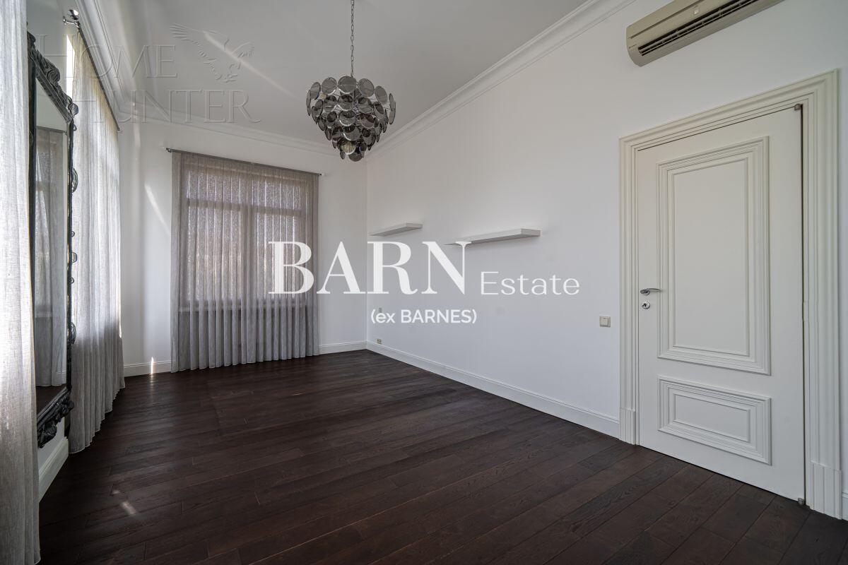3-этажный коттедж 371 м² с отделкой