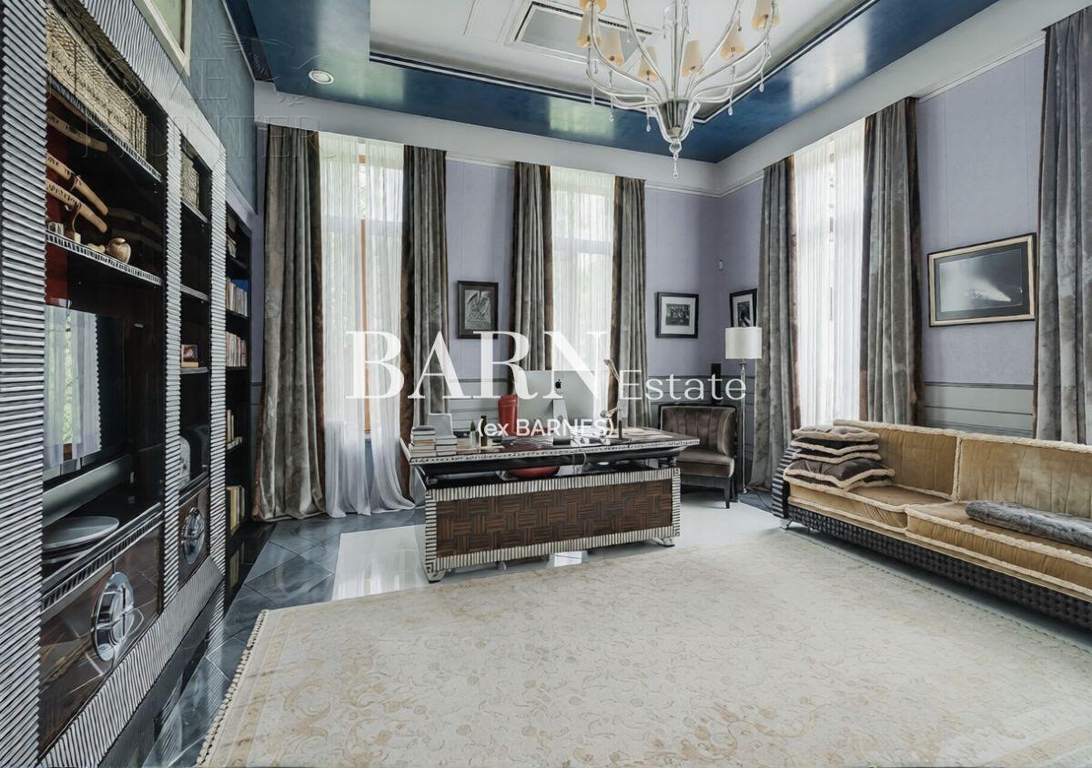 2-этажный коттедж 1 100 м² с отделкой