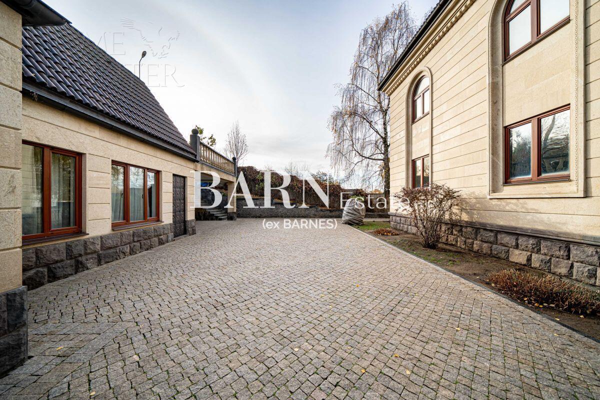 4-этажный коттедж 1 200 м² без отделки