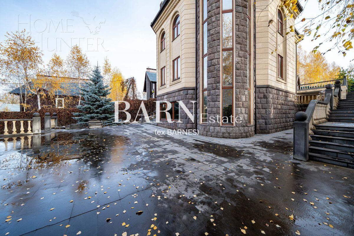 4-этажный коттедж 1 200 м² без отделки