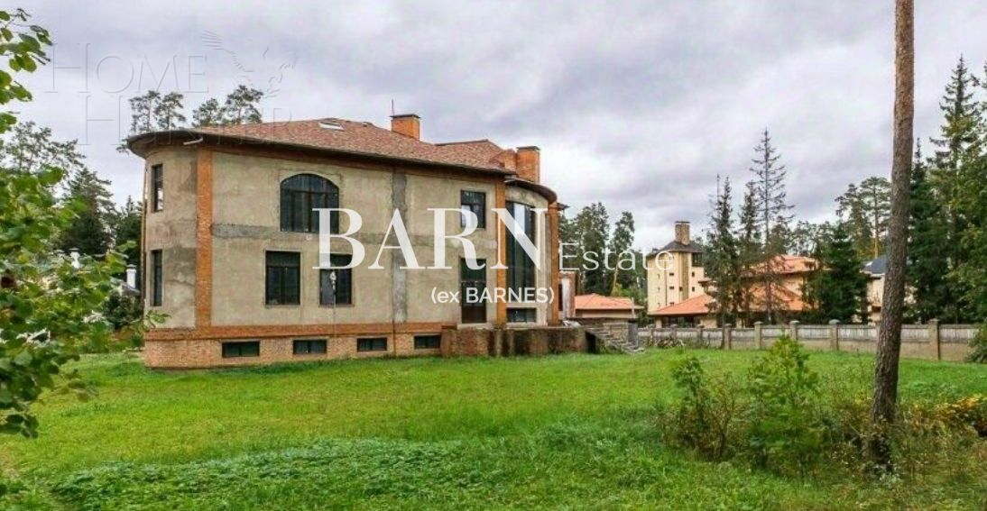 4-этажный коттедж 950 м² без отделки