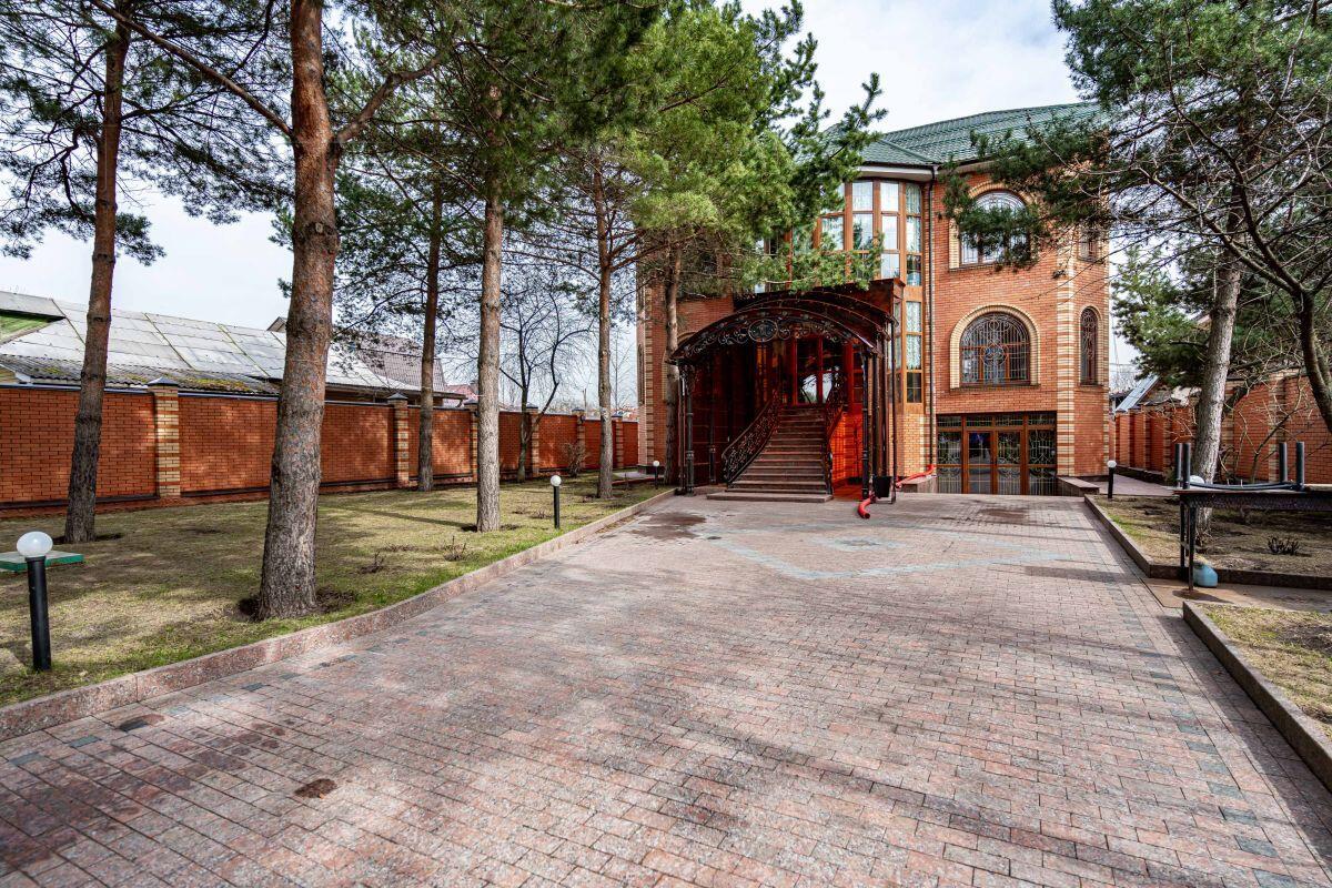 2-этажный коттедж 623 м² с отделкой