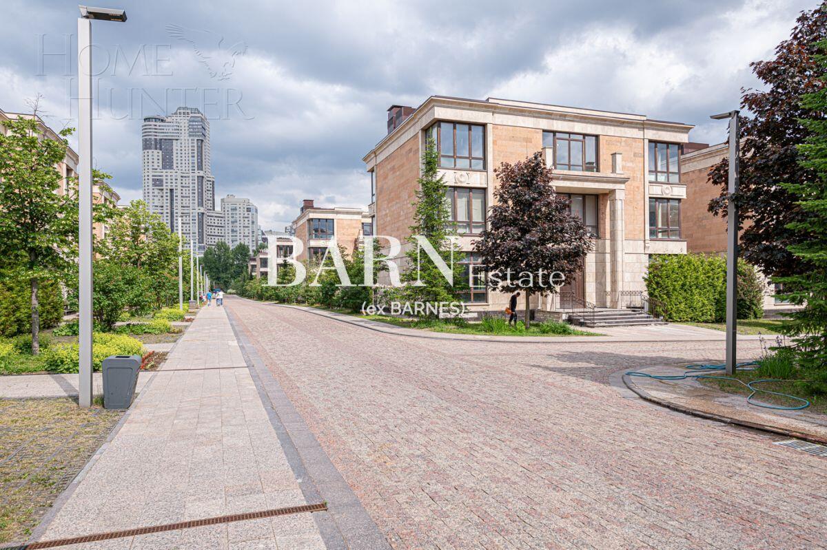 4-УРОВНЕВЫЙ ОСОБНЯК БЕЗ ОТДЕЛКИ 840 М² НА 1 ЭТАЖЕ