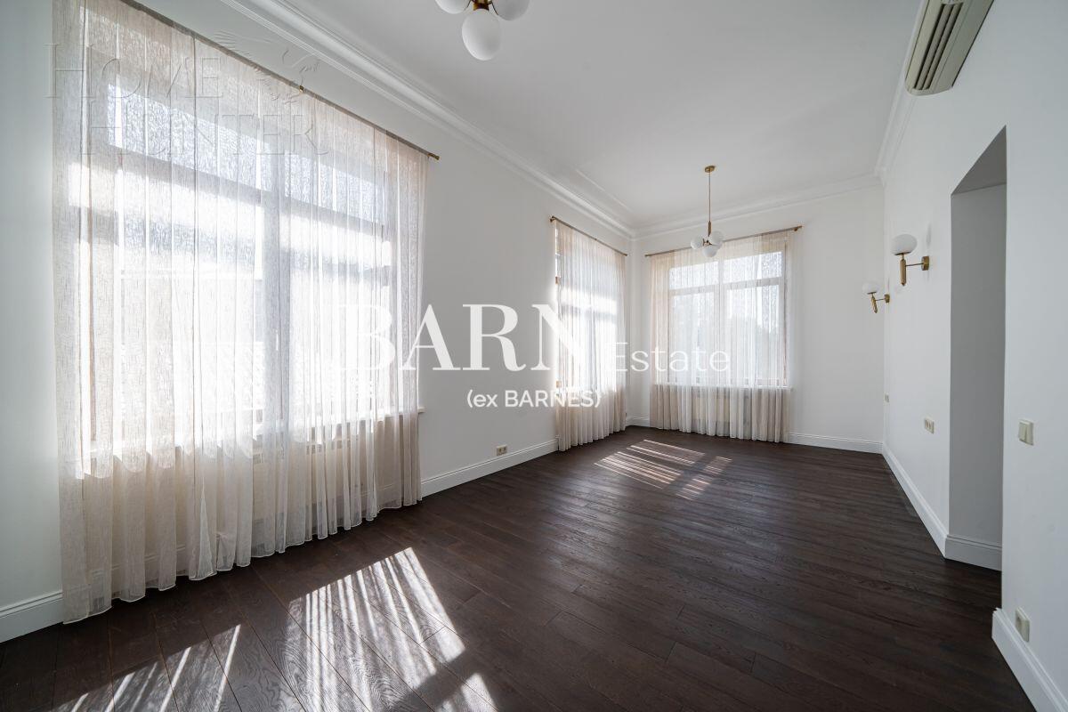 3-этажный коттедж 371 м² с отделкой