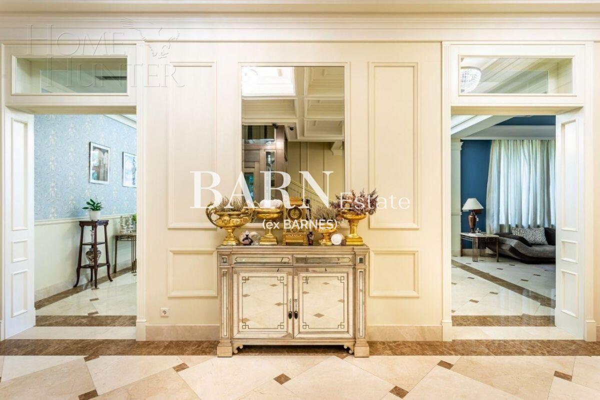 3-этажный коттедж 750 м² с отделкой