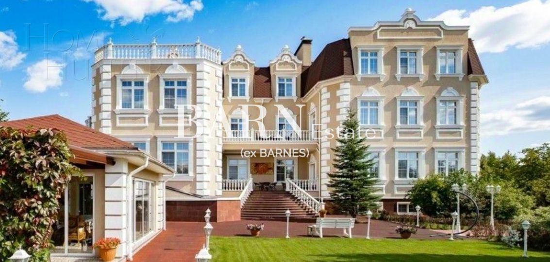 3-этажный коттедж 1 650 м² с отделкой