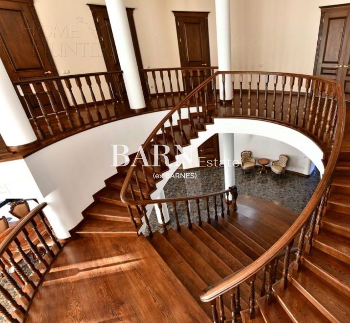 2-этажный коттедж 1 500 м² с отделкой