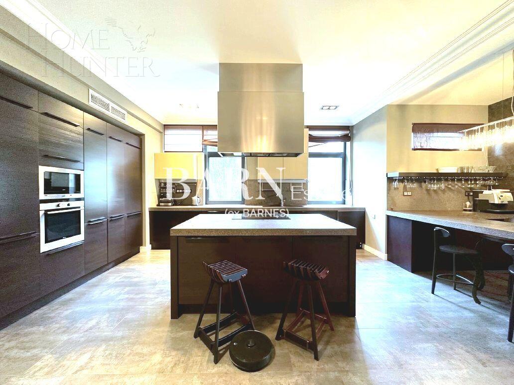 2-этажный коттедж 900 м² с отделкой