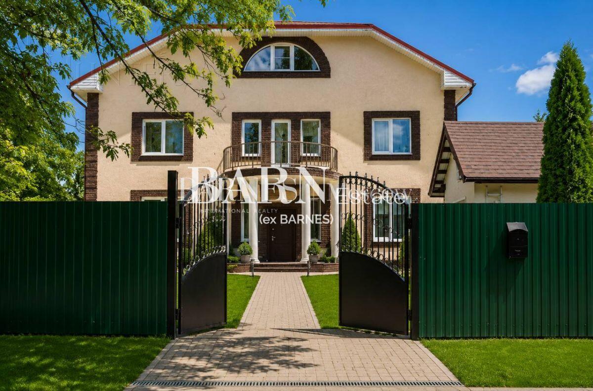 3-этажный коттедж 400 м² с отделкой