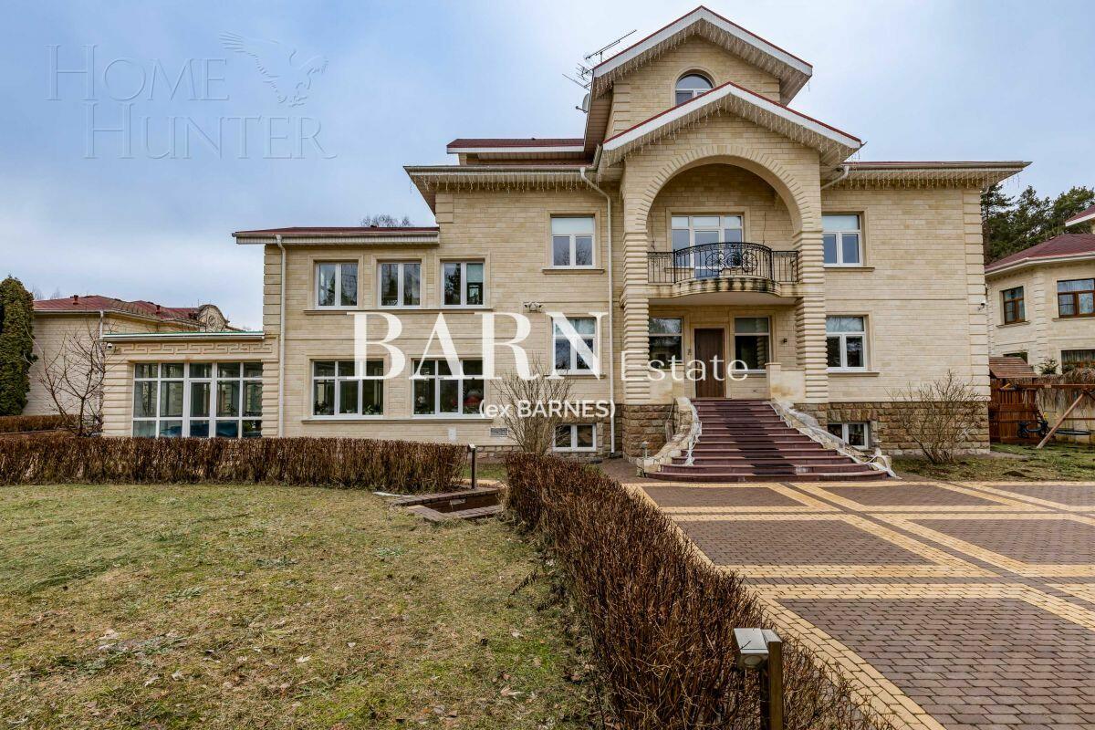 3-этажный коттедж 1 112 м² с отделкой