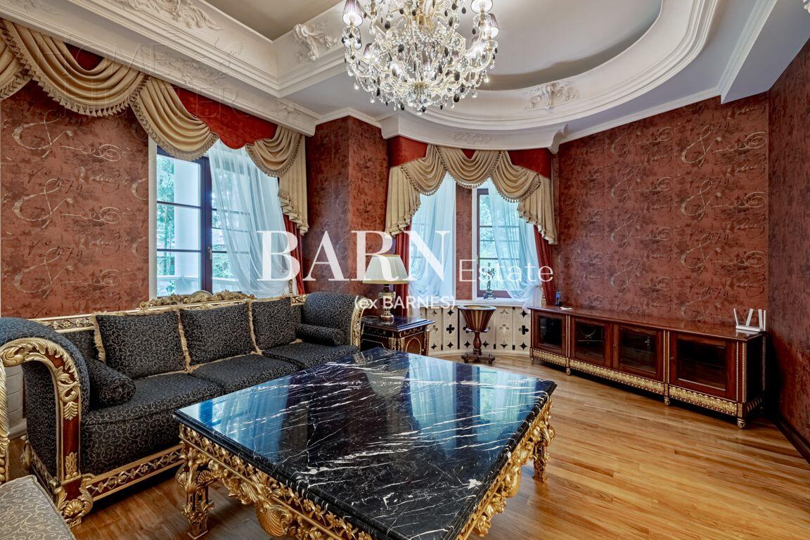 2-этажный коттедж 900 м² с отделкой
