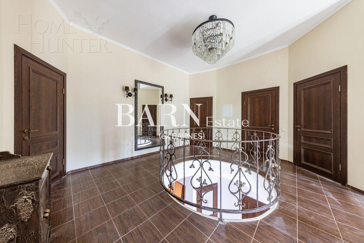 2-этажный коттедж 320 м² с отделкой