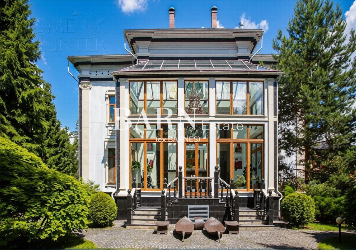 2-этажный коттедж 1 100 м² с отделкой