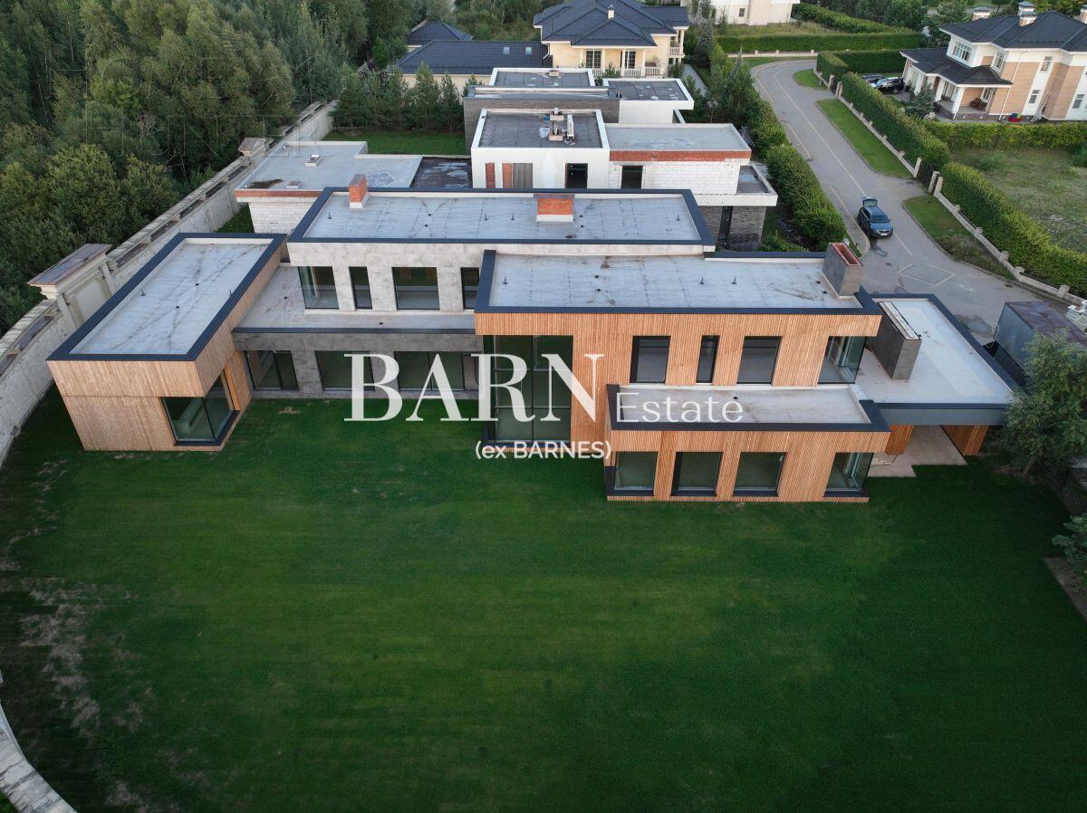 2-этажный коттедж 917.6 м² без отделки