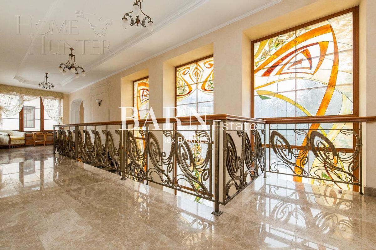 2-этажный коттедж 1 400 м² с отделкой