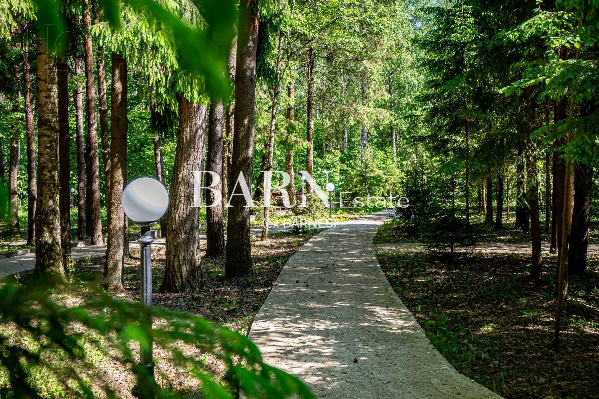 2-этажный коттедж 2 800 м² без отделки