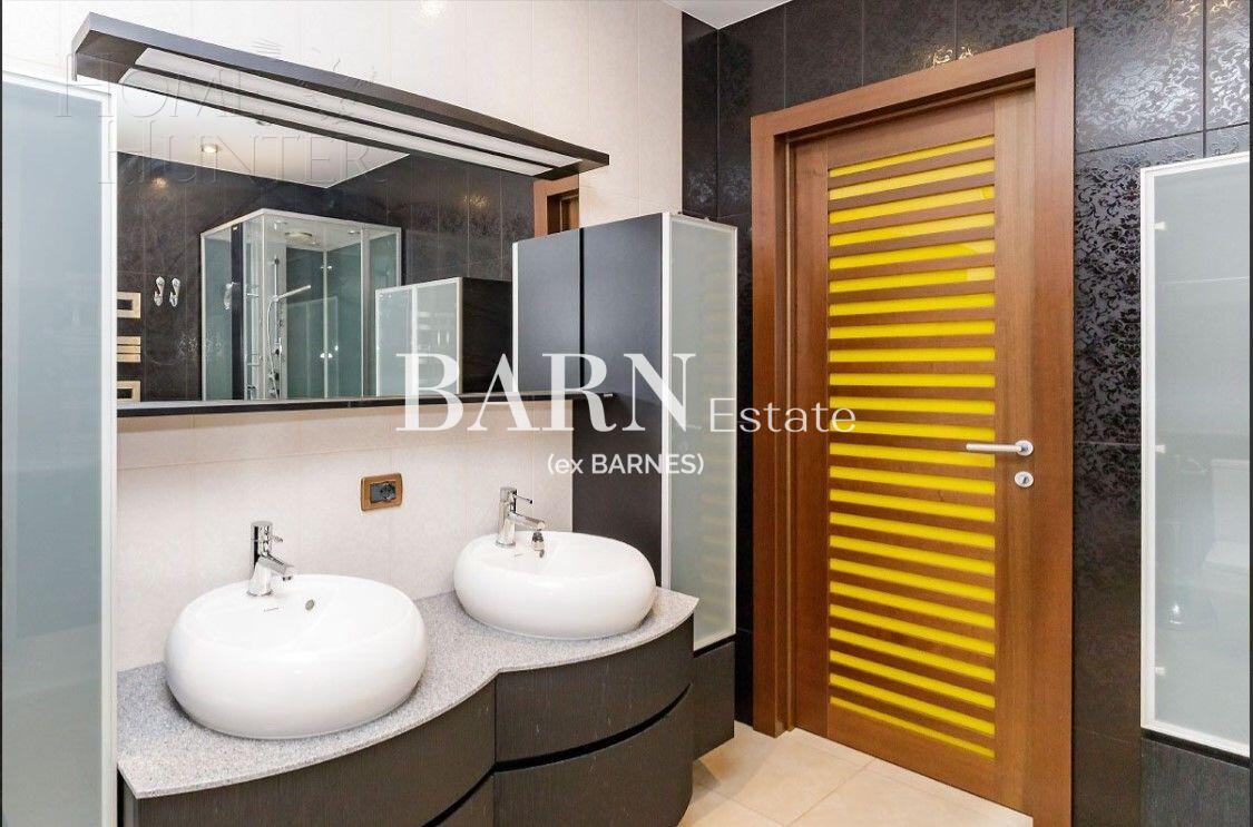 3-этажный таунхаус 350 м² с отделкой