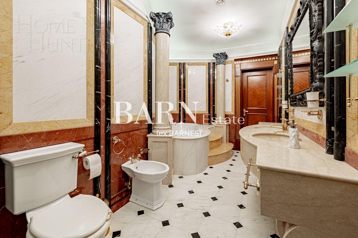 2-этажный коттедж 900 м² с отделкой