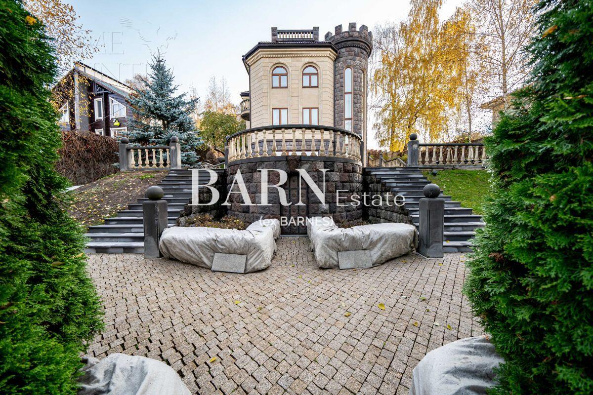 4-этажный коттедж 1 200 м² без отделки