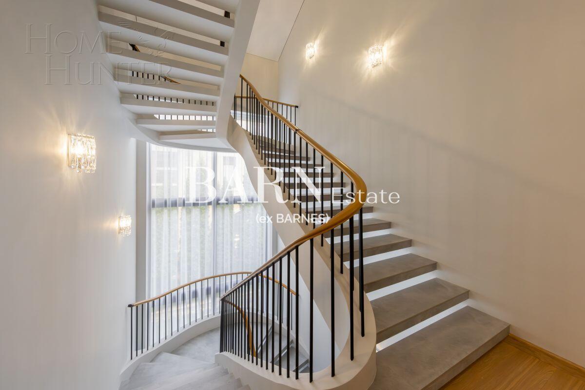 2-этажный коттедж 1 300 м² с отделкой