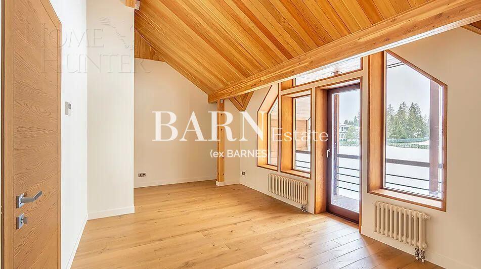 3-этажный коттедж 600 м² с отделкой