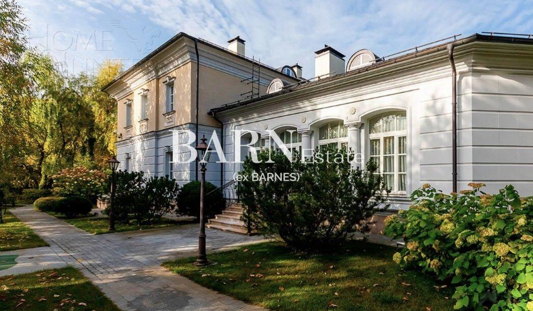 2-этажный коттедж 1 800 м² с отделкой
