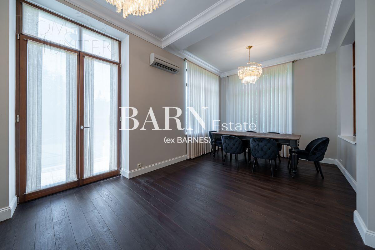 3-этажный коттедж 371 м² с отделкой
