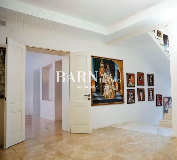 4-этажный коттедж 550 м² с отделкой