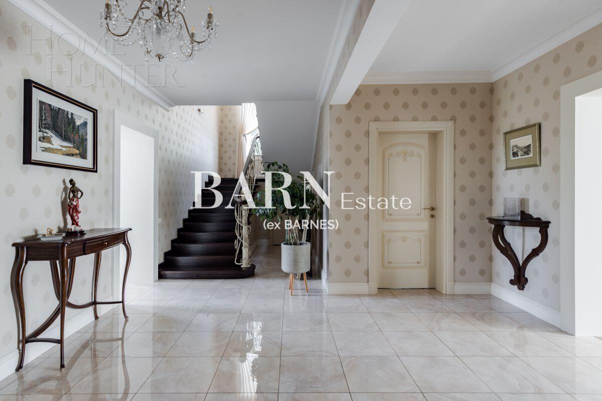 3-этажный коттедж 550 м² с отделкой