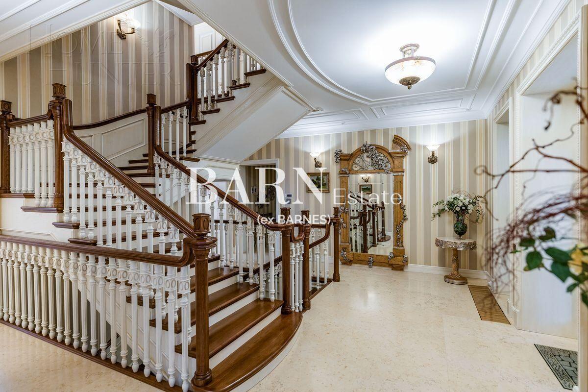 2-этажный коттедж 1 624 м² с отделкой