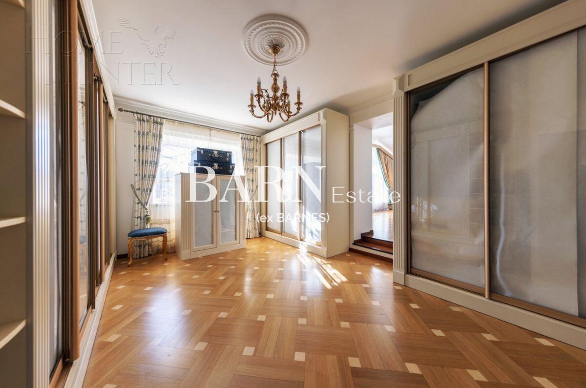 4-этажный коттедж 750 м² с отделкой