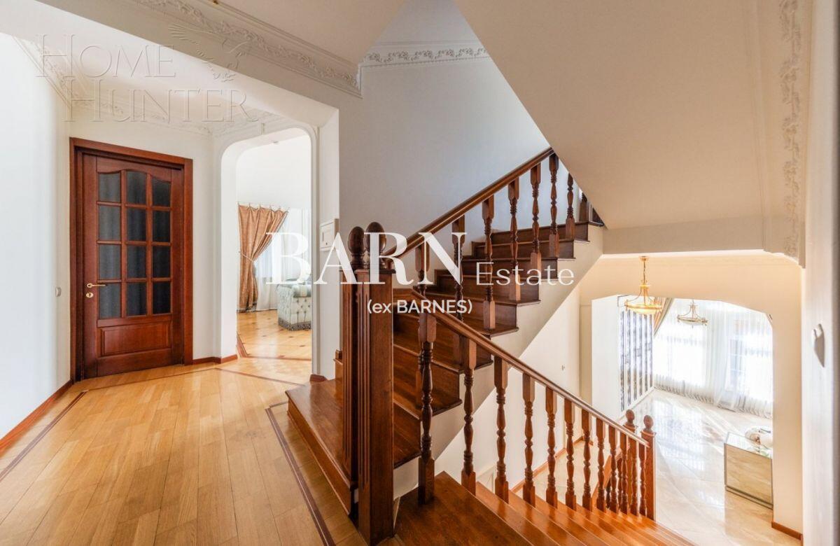 4-этажный коттедж 750 м² с отделкой