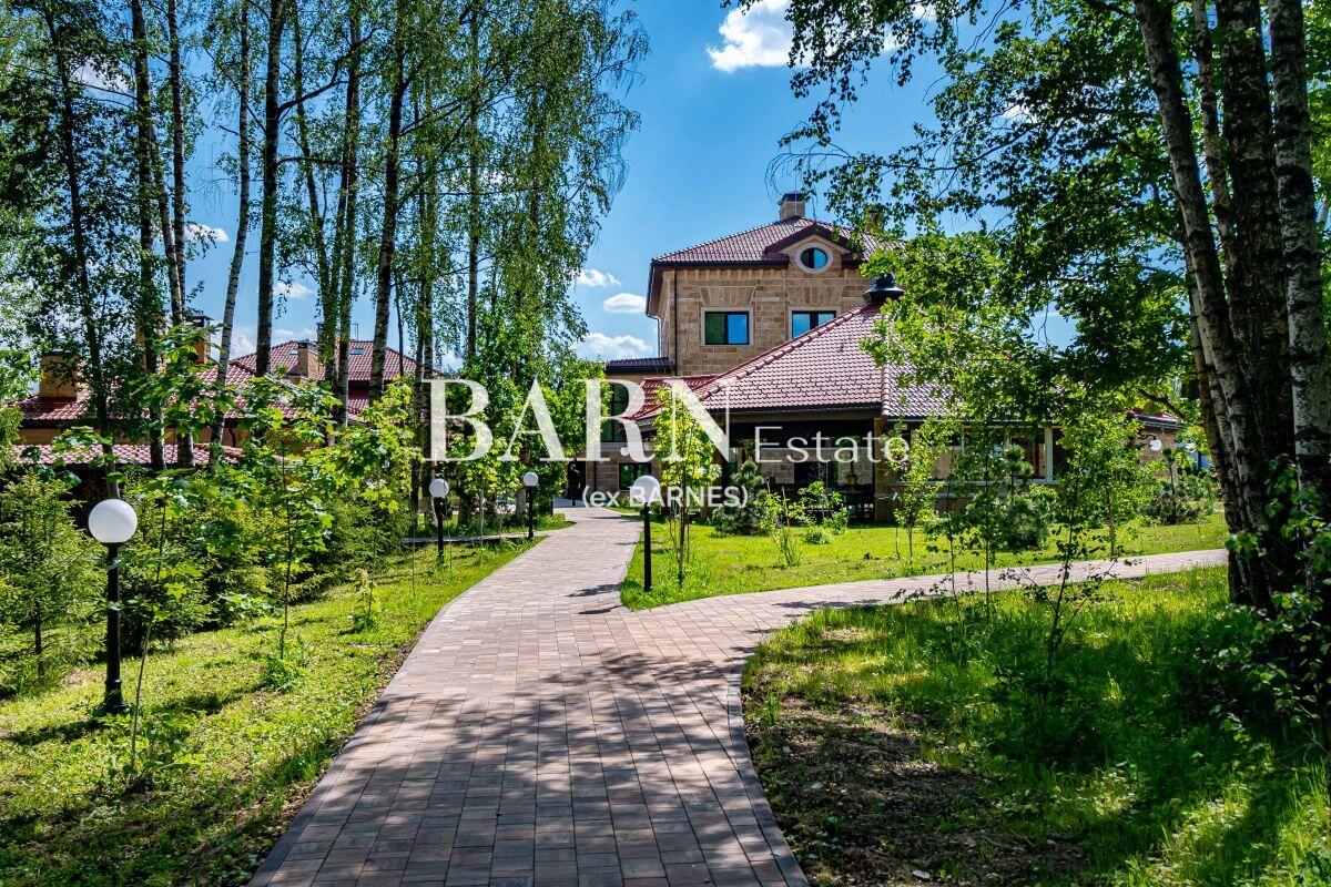 2-этажный коттедж 2 800 м² без отделки