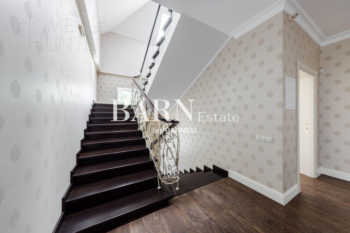3-этажный коттедж 550 м² с отделкой