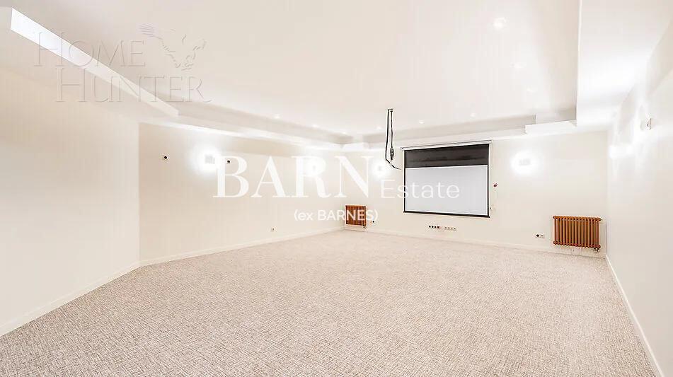 3-этажный коттедж 600 м² с отделкой