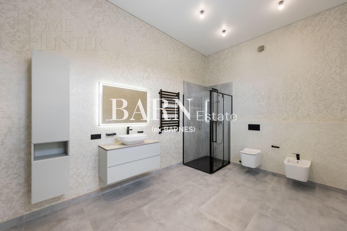 2-этажный коттедж 1 300 м² с отделкой