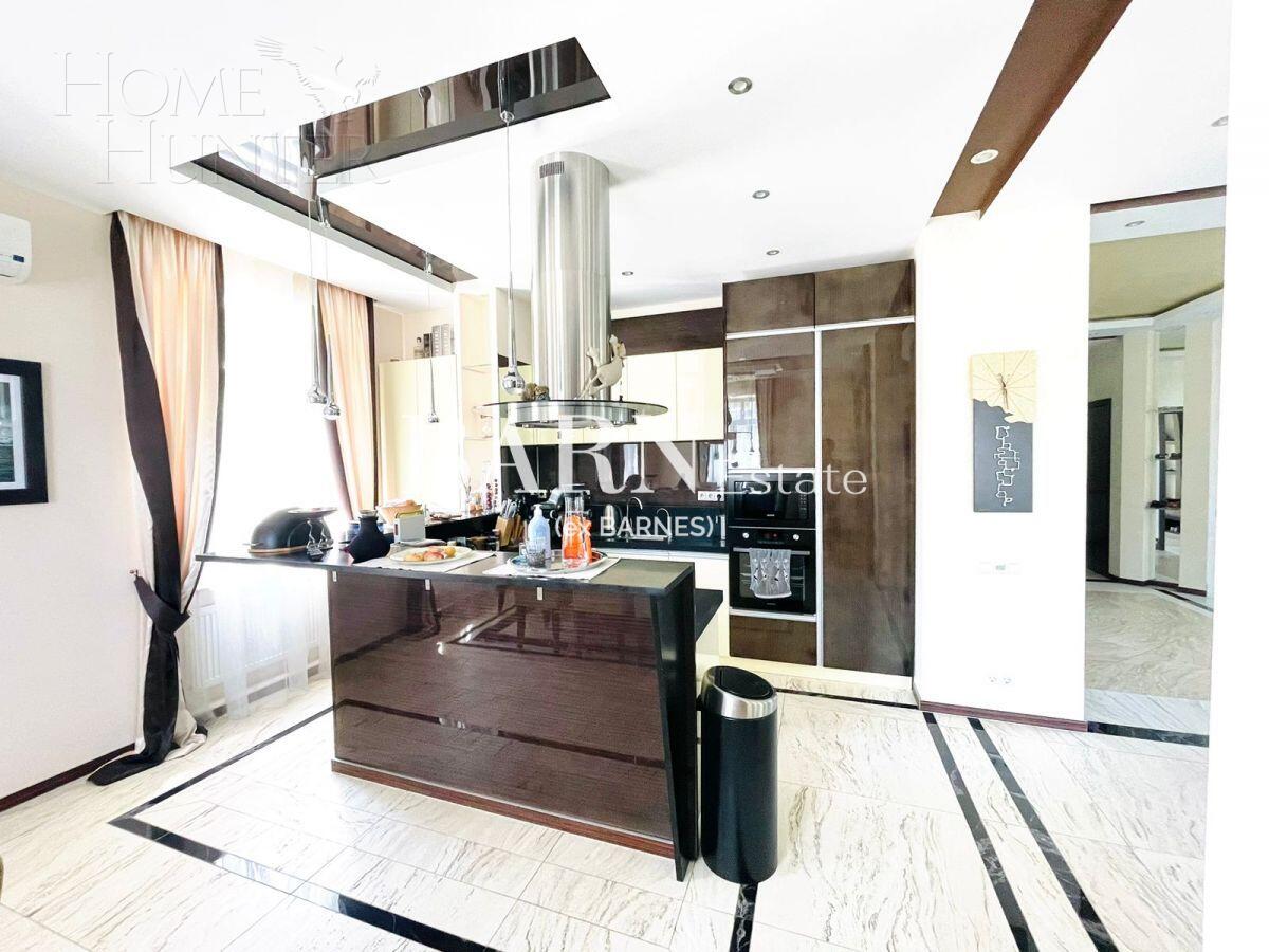 3-этажный коттедж 680 м² с отделкой