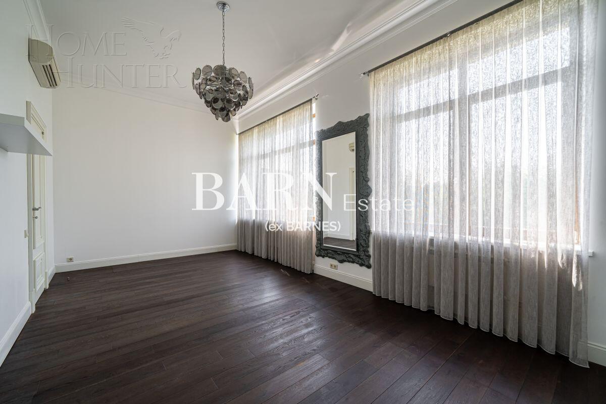 3-этажный коттедж 371 м² с отделкой