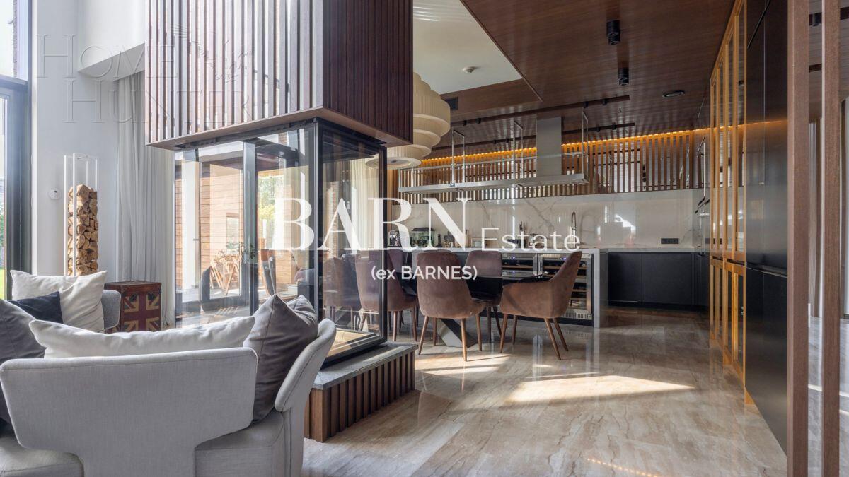 3-этажный коттедж 550 м² с отделкой
