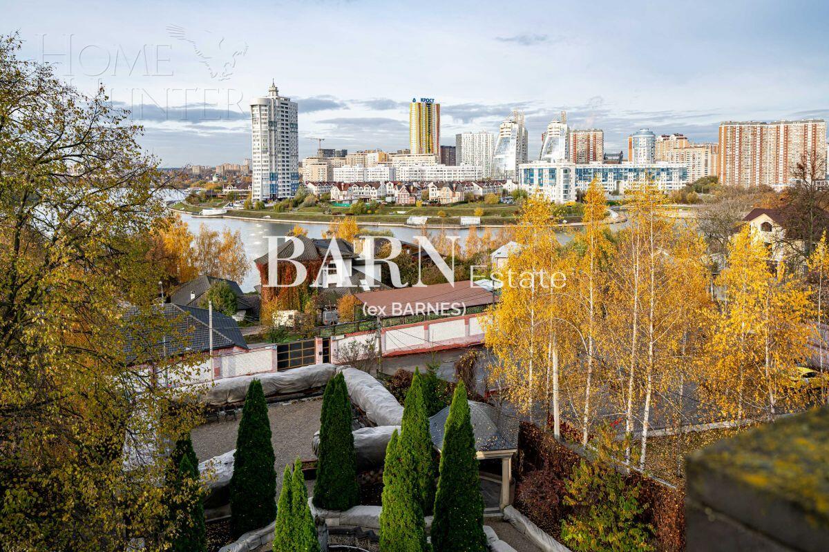 4-этажный коттедж 1 200 м² без отделки