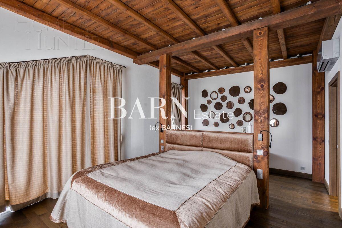 3-этажный коттедж 700 м² с отделкой