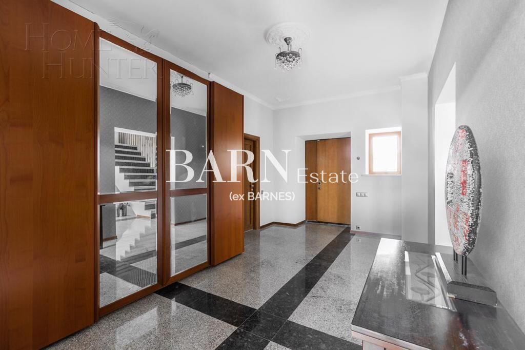 3-этажный коттедж 750 м² с отделкой