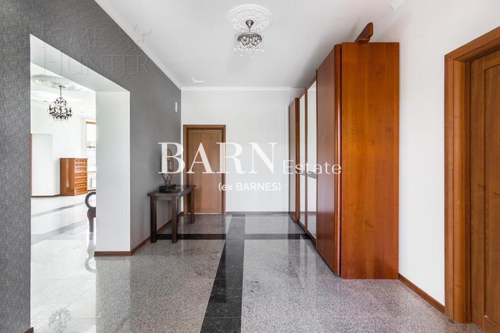 3-этажный коттедж 750 м² с отделкой