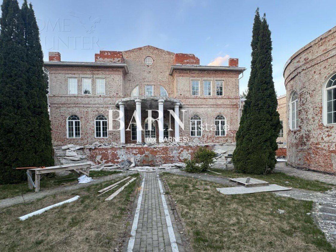 2-этажный коттедж 1 400 м² без отделки