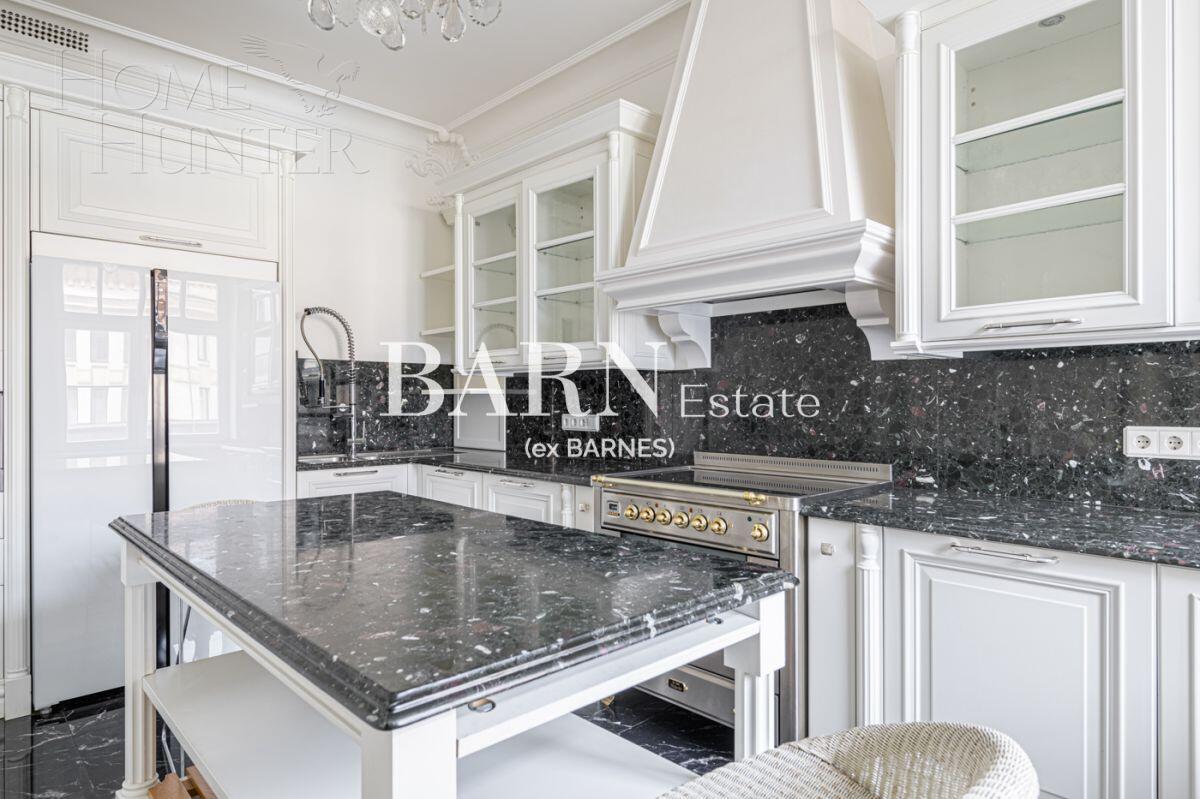 4-КОМН. КВАРТИРА С ОТДЕЛКОЙ 320 М² НА 2 ЭТАЖЕ