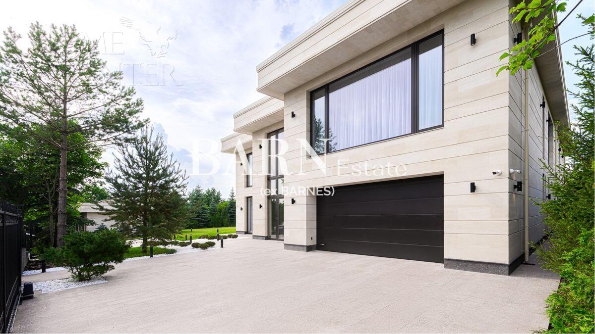 2-этажный коттедж 1 071 м² с отделкой