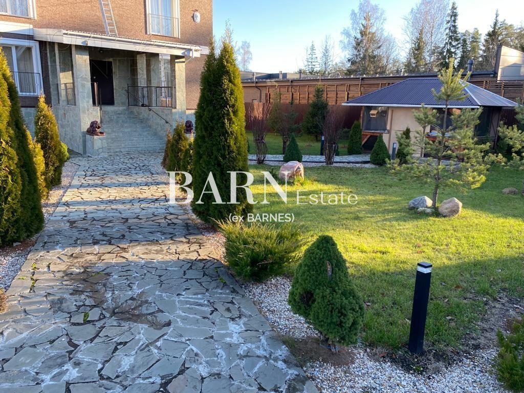 3-этажный коттедж 650 м² с отделкой